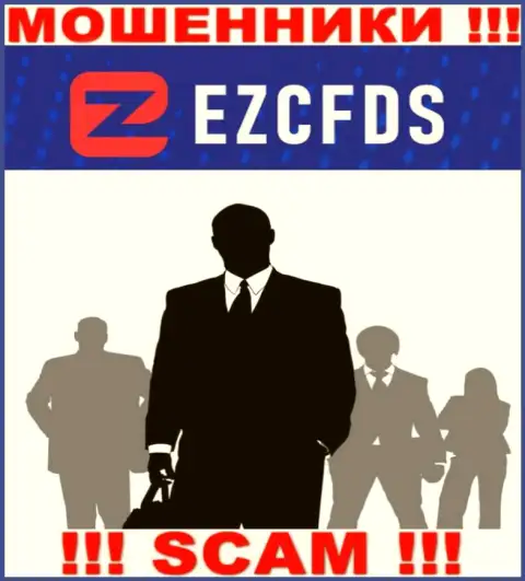 Ни имен, ни фото тех, кто руководит компанией EZCFDS Com в интернете не отыскать